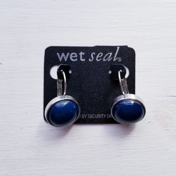 NEW Silver & Blue Clip-on Earrings - Picture 3 of 3
